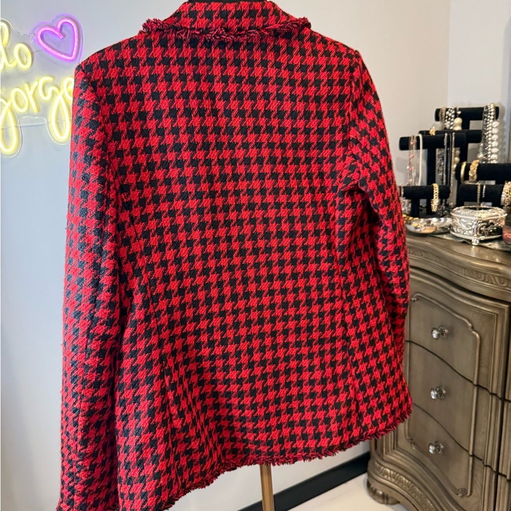 Tahari Red and Black Blazer Modern Tailored Silhouette - Picture 4 of 7